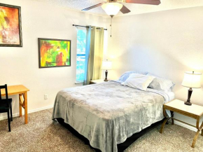 Daytona 2 Bed Apartment 10 Minutes to Beach with Balcony